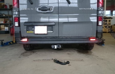 Renault Trafic dupa 2014 carlig de remorcare demontabil automat cu maneta marca Autohak [2]