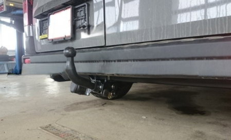 Renault Trafic dupa 2014 carlig de remorcare demontabil automat cu maneta marca Autohak [3]