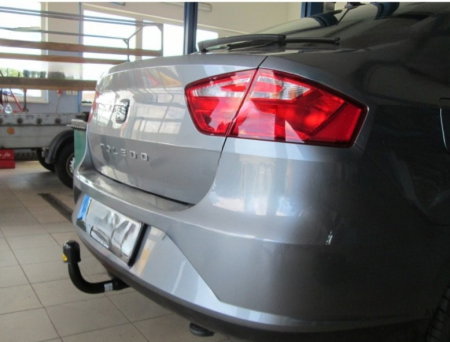 Seat Toledo 5 usi dupa 2013 carlig de remorcare demontabil automat vertical marca Autohak [7]