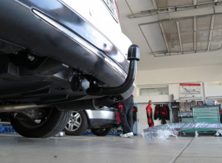 Toyota Auris combi 2013 - 2018 carlig de remorcare demontabil automat vertical marca Autohak [4]
