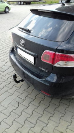Toyota Avensis combi dupa 2009 carlig de remorcare demontabil automat vertical marca Autohak [5]