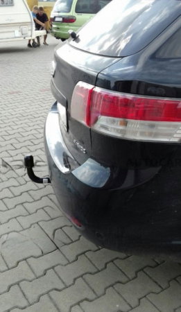 Toyota Avensis combi dupa 2009 carlig de remorcare demontabil automat vertical marca Autohak [10]
