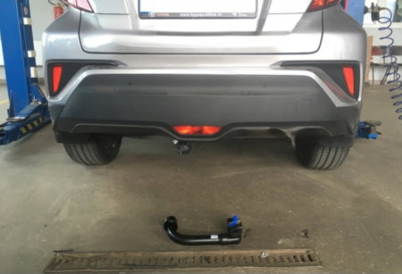 Toyota CH-R dupa 2016 carlig de remorcare demontabil automat vertical marca Autohak [5]