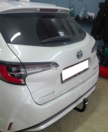 Toyota Corolla combi dupa 2019 carlig de remorcare demontabil automat vertical marca Autohak [9]