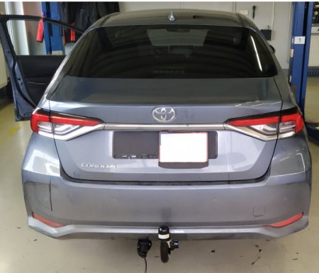Toyota Corolla sedan E18 dupa 2019 carlig de remorcare demontabil automat vertical marca Autohak [5]