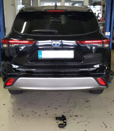 Toyota Highlander dupa 2021 carlig de remorcare demontabil automat vertical marca Autohak [5]