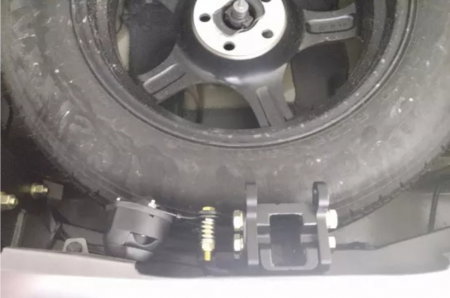 Toyota Highlander dupa 2021 carlig de remorcare demontabil automat vertical marca Autohak [7]