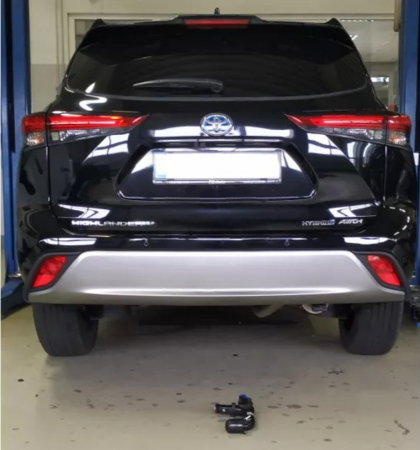 Toyota Highlander dupa 2021 carlig de remorcare demontabil automat vertical marca Autohak [6]