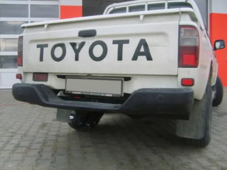 Carlig remorcare Toyota Hilux  cu treapta 1997-2004 marca Autohak [3]