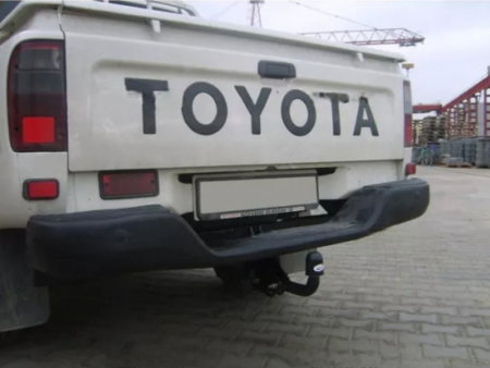 Carlig remorcare Toyota Hilux  cu treapta 1997-2004 marca Autohak [1]
