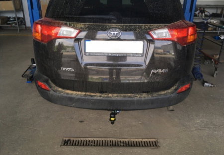 Toyota RAV 4 2013 - 2016 carlig de remorcare demontabil automat verticalmarca Autohak [10]