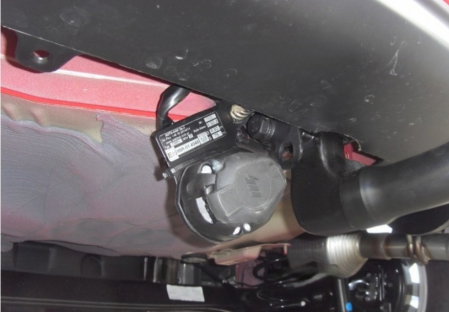 Toyota Yaris 3/5 usi dupa 2014 carlig de remorcare demontabil automat vertical marca Autohak [10]