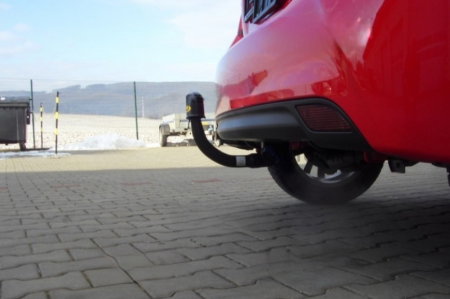 Toyota Yaris 3/5 usi dupa 2014 carlig de remorcare demontabil automat vertical marca Autohak [3]