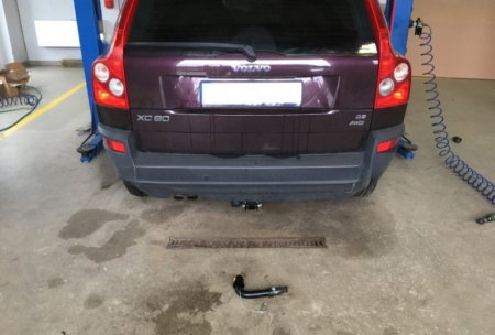 Volvo XC90 2002 - 04/2015 carlig de remorcare demontabil automat cu maneta marca Autohak [1]