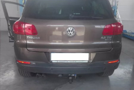 VW Tiguan 2007 - 2015 carlig de remorcare demontabil automat vertical marca Autohak [8]