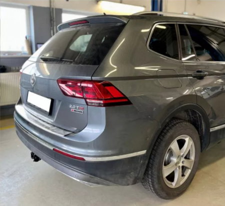VW Tiguan dupa 2016 carlig de remorcare demontabil automat cu maneta marca Autohak [7]