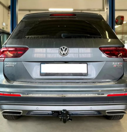 VW Tiguan dupa 2016 carlig de remorcare demontabil automat cu maneta marca Autohak [1]