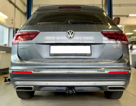 VW Tiguan dupa 2016 carlig de remorcare demontabil automat cu maneta marca Autohak [3]