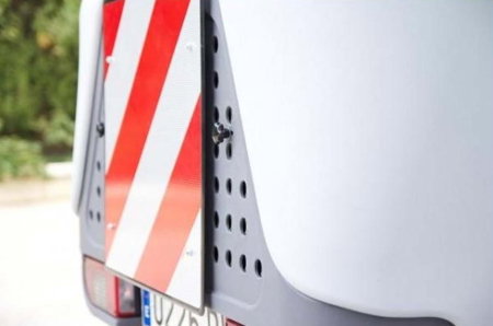 Accesorii cutii portbagaj - Placa de semnalizare V20 metalica pentru TOWBOX
