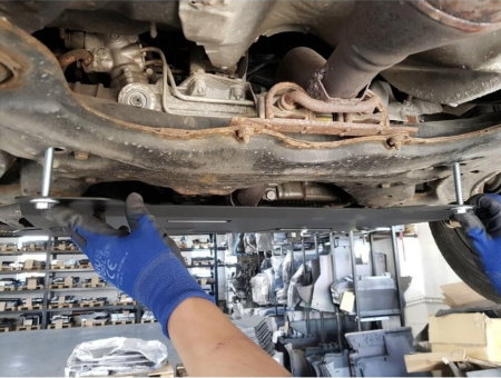 Scut Motor Metalic Oțel Skoda Octavia Tour (1998-2010) - Protecție Integrală 2mm cu Jug, Suporturi și Fereastră Ulei [8]