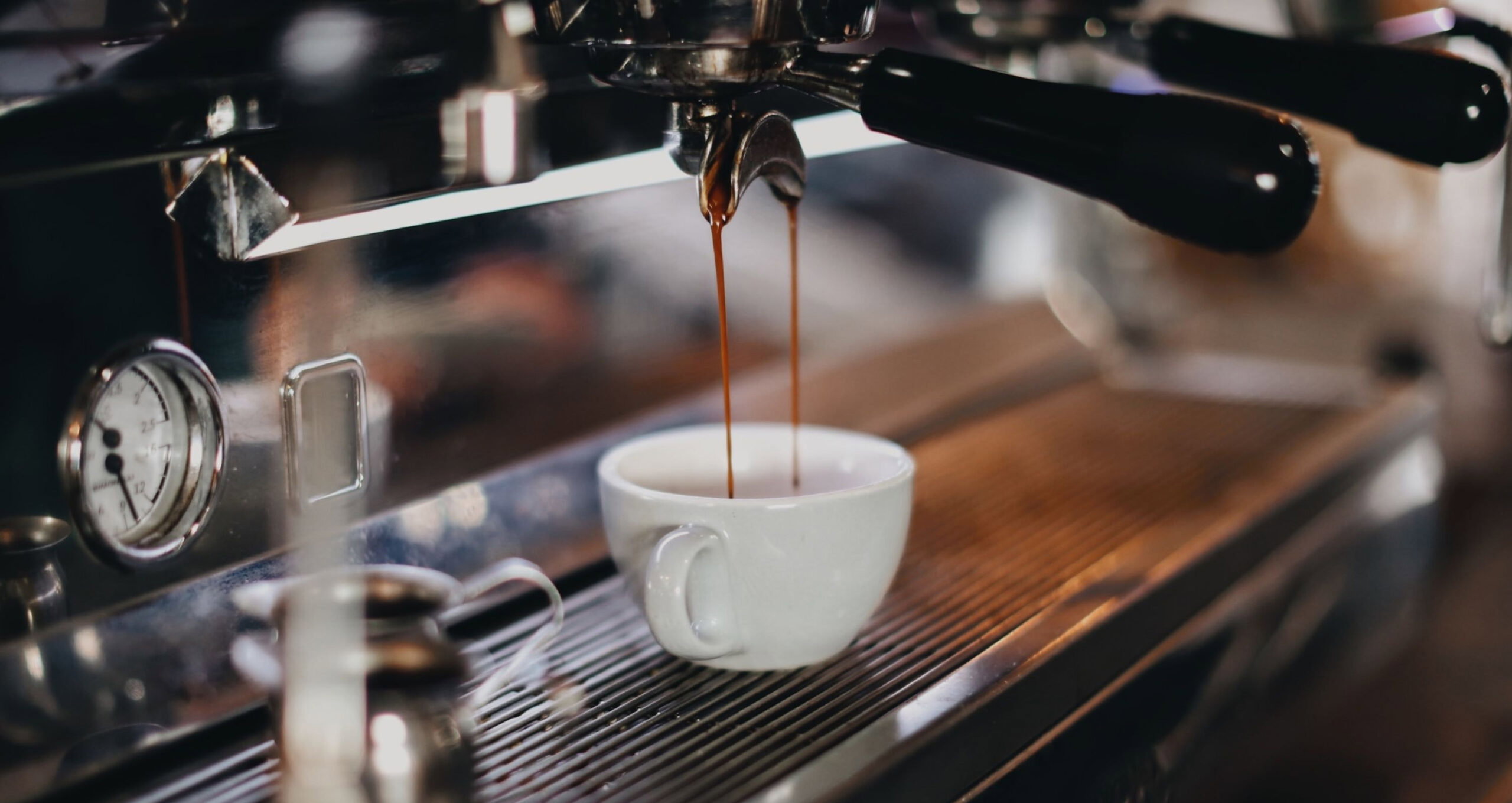 Trenduri în lumea cafelei – Ce beau iubitorii de cafea în 2025