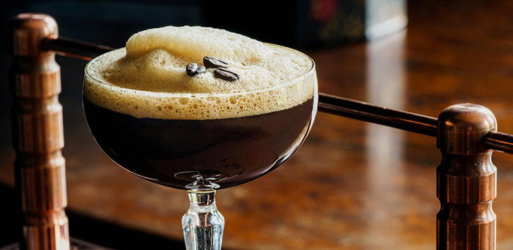 Cocktailuri pe Bază de Cafea – Gusturi Rafinate pentru Seară și Dimineață