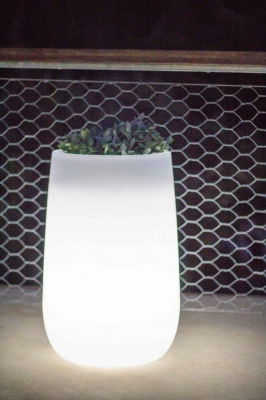 Decoratiuni gradina cu iluminare LED - Ghiveci cilindric tip lampa gradina Rahul 40x60 cm, iluminare LED, LUMCAHIGOFNW - King