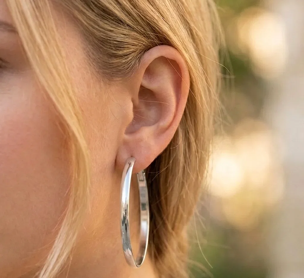 Cercei Statement Bold Hoop Argintiu [3]
