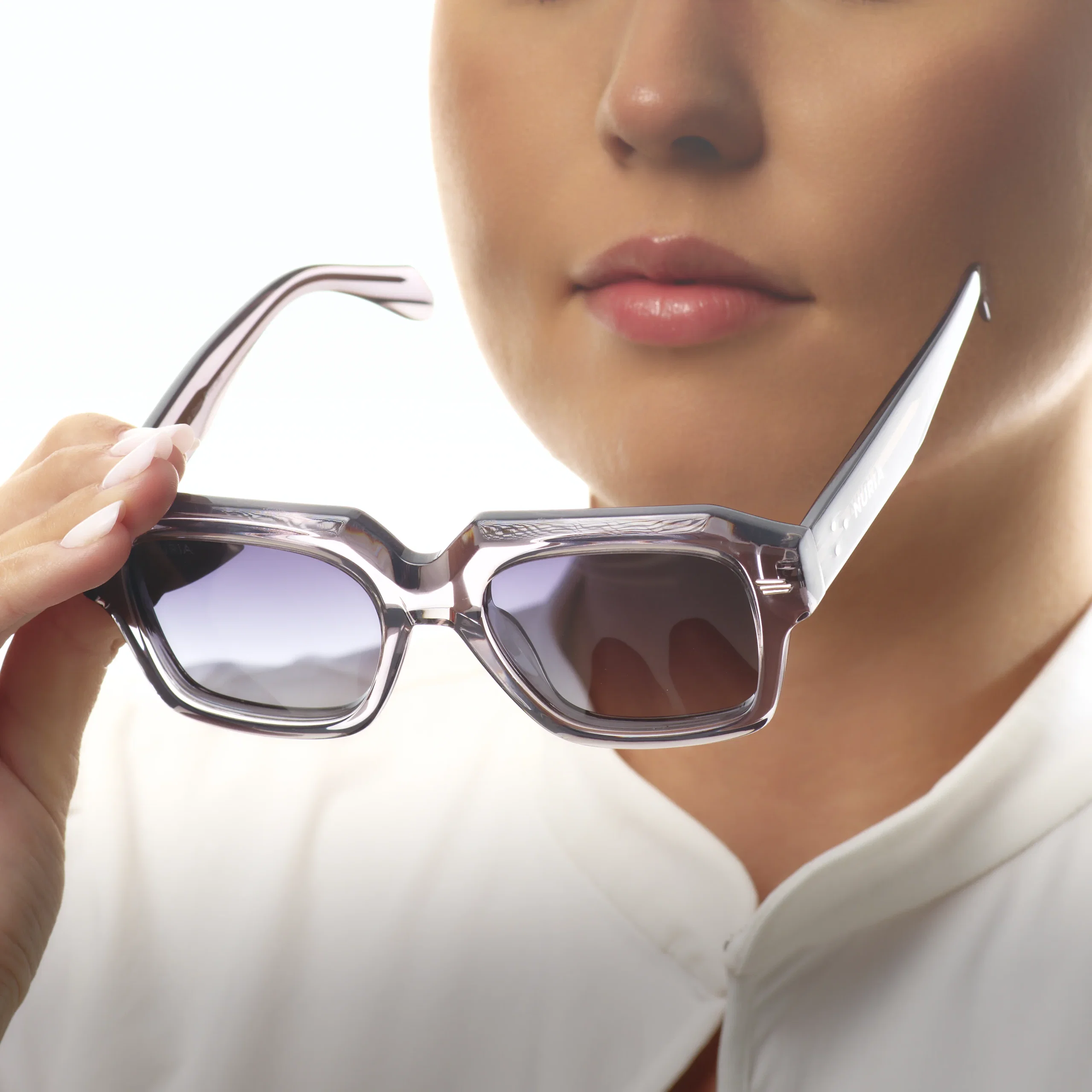Ochelari de Soare NURIA cu Ramă Pătrată Aurum Peak Smoke Grey [5]