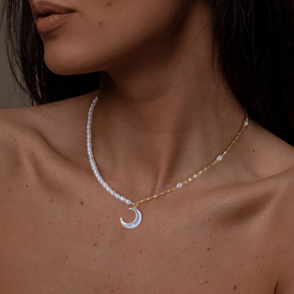 Bijuterii Perle Naturale - Colier din Argint cu Perle Naturale de Cultură Luna Charm Gold