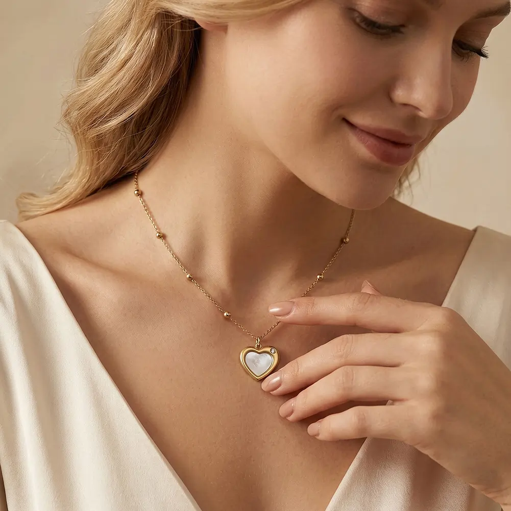 Coliere Statement - Colier Statement cu Perlă Shell Opal Heart Auriu