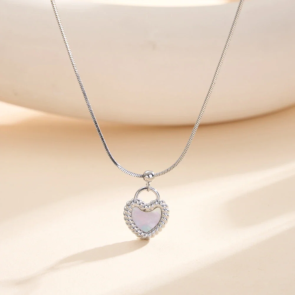 Coliere Statement - Colier Statement cu Perle Shell Twisted Heart Argintiu