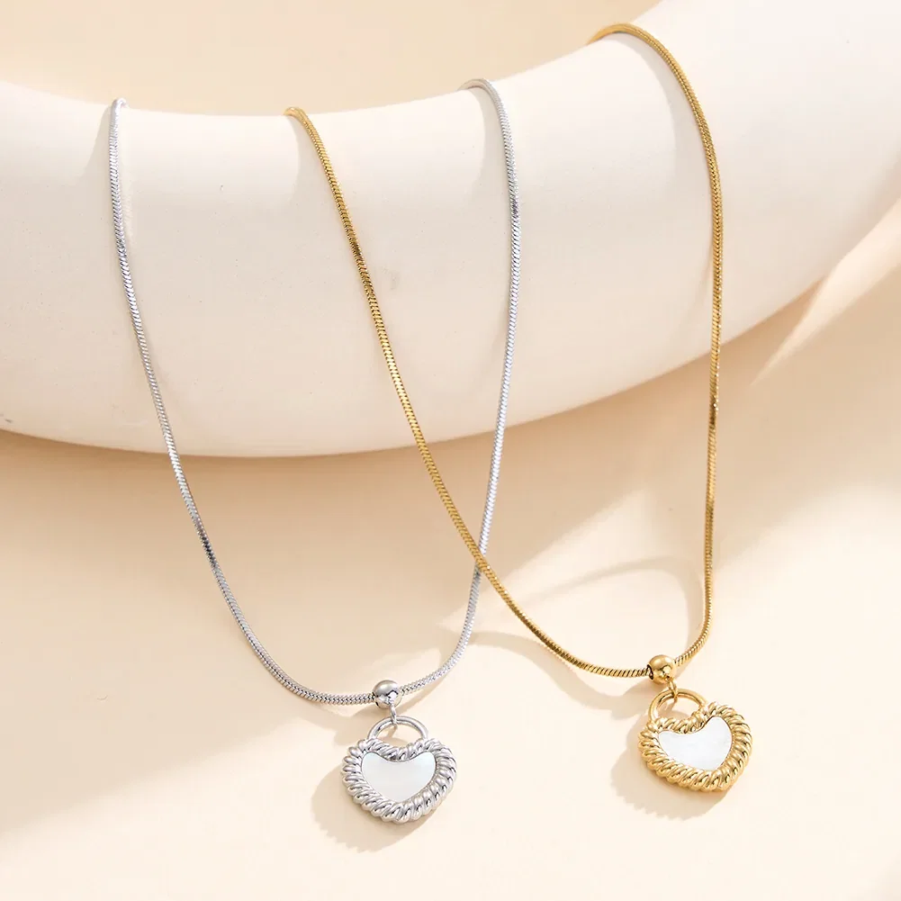 Coliere Statement - Colier Statement cu Perle Shell Twisted Heart Argintiu