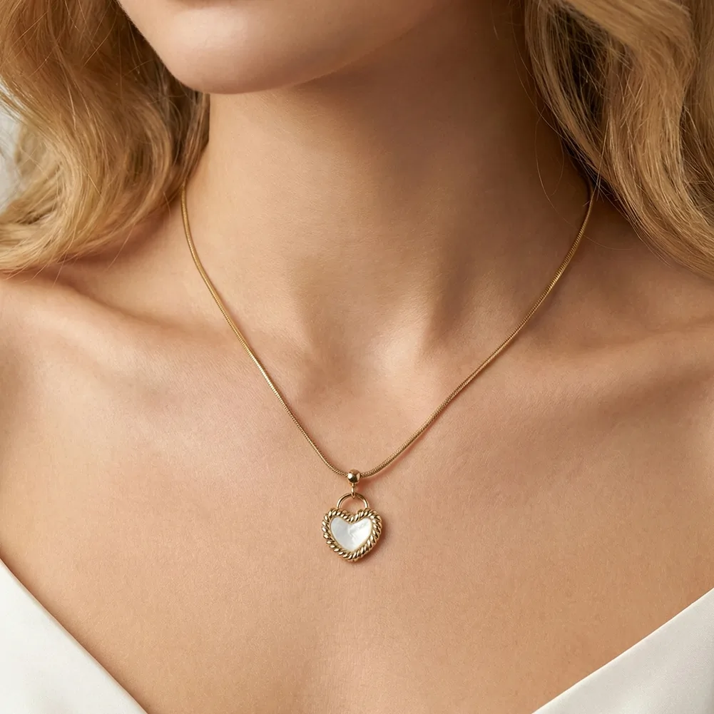 Coliere Statement - Colier Statement cu Perle Shell Twisted Heart Auriu