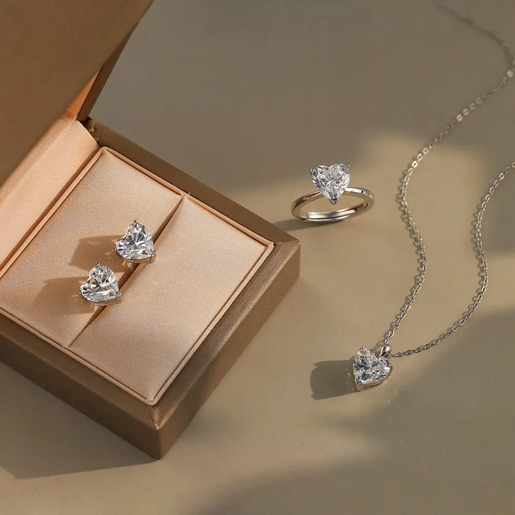Inele din argint - Inel din argint cu zirconiu Heart Solitaire Argintiu