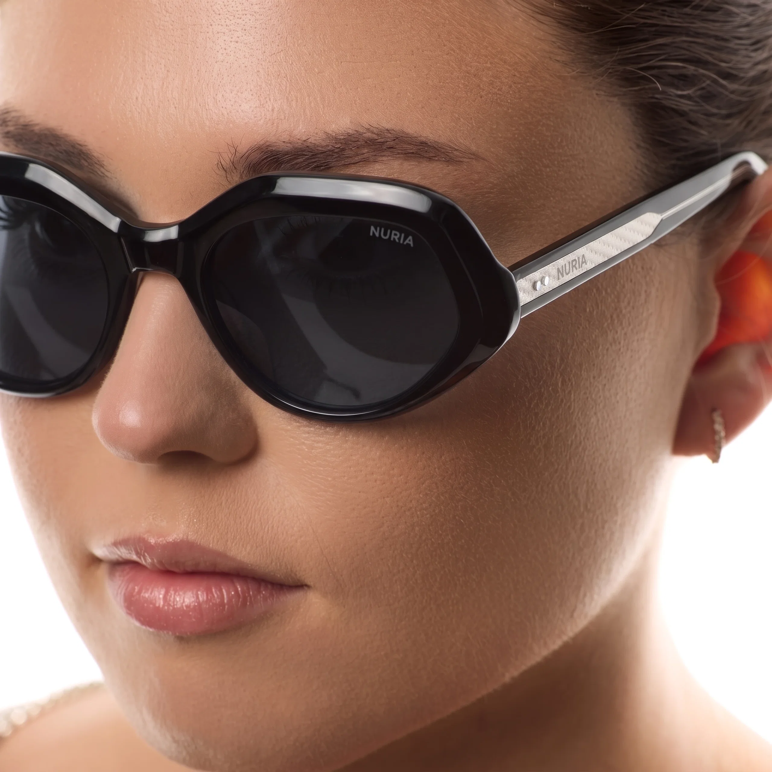 Ochelari de soare pentru femei - Ochelari de Soare NURIA cu Ramă Oval-Octogonală Ember Cove Black