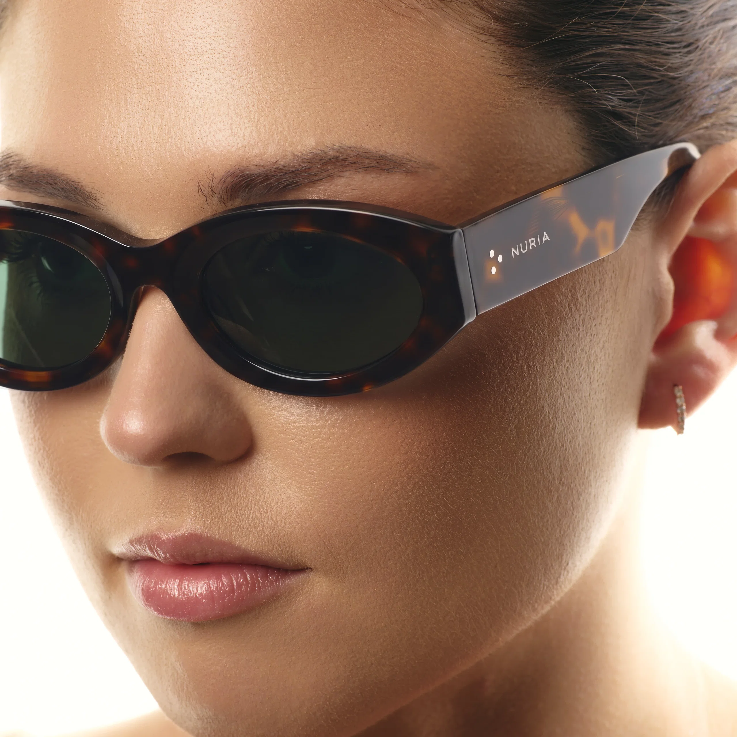 Ochelari de soare pentru femei - Ochelari de Soare NURIA cu Ramă Ovală Ivy Clasp Onyx Tortoise
