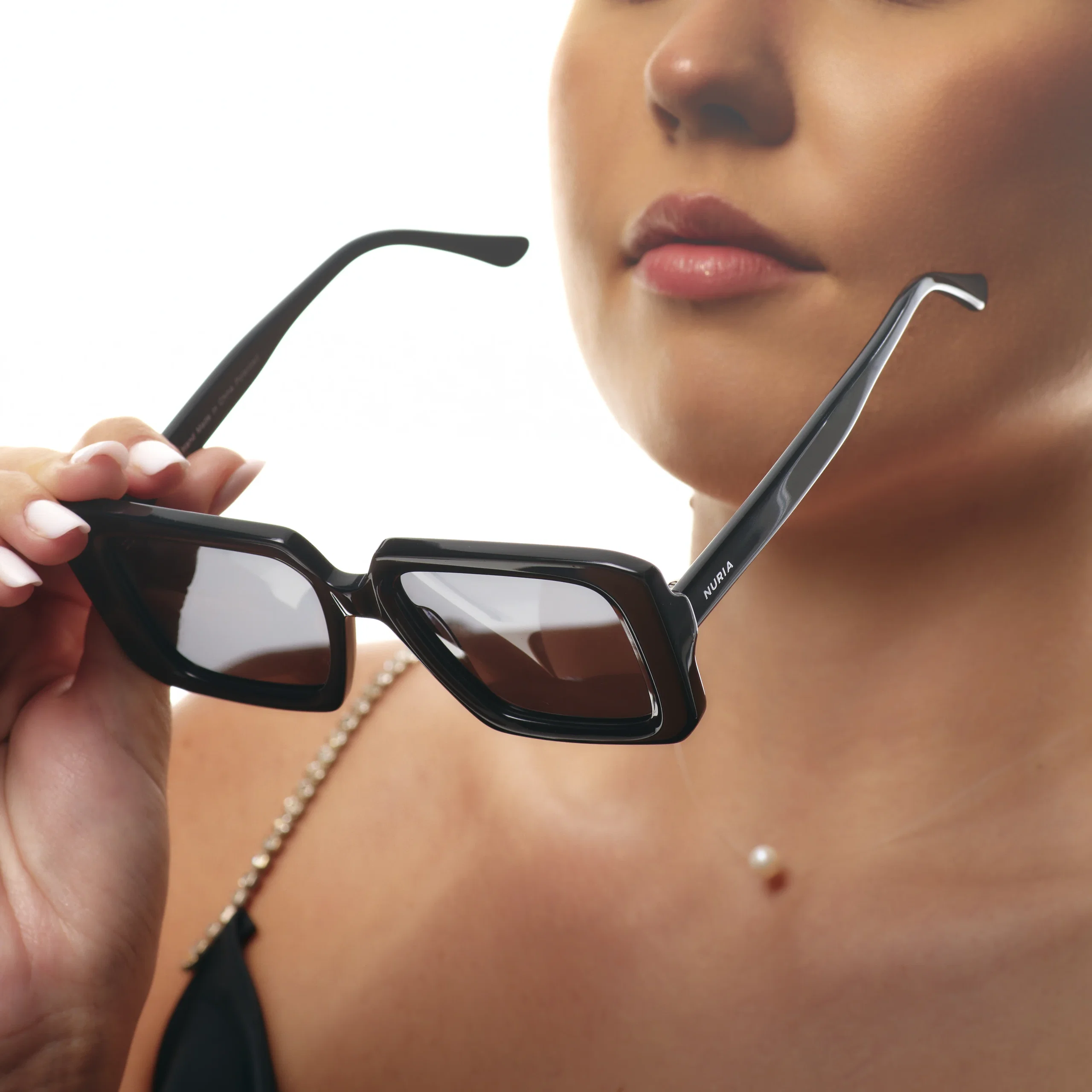 Ochelari de soare pentru femei - Ochelari de Soare NURIA cu Ramă Pătrată Amber Reign Black