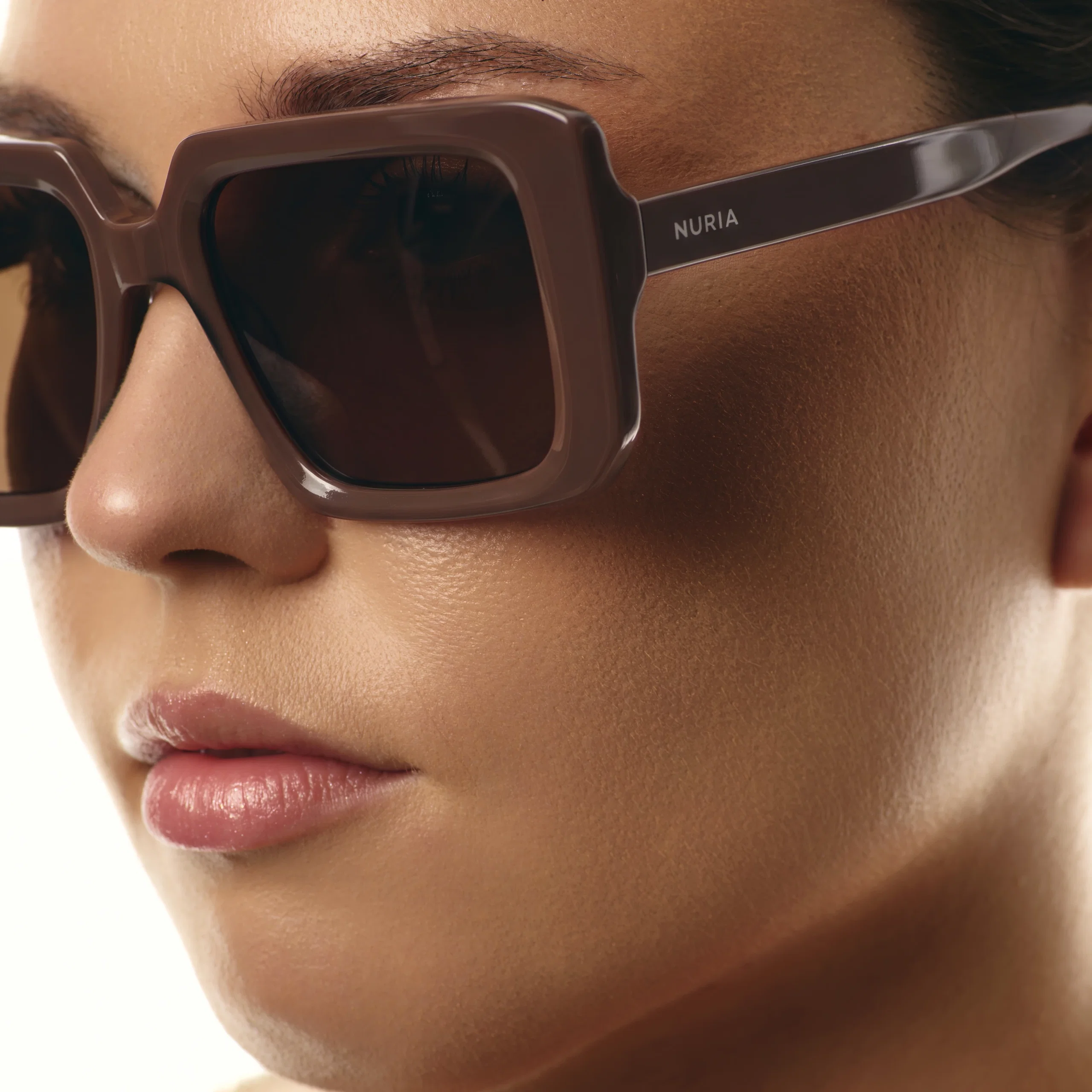 Ochelari de soare pentru femei - Ochelari de Soare NURIA cu Ramă Pătrată Amber Reign Mocha