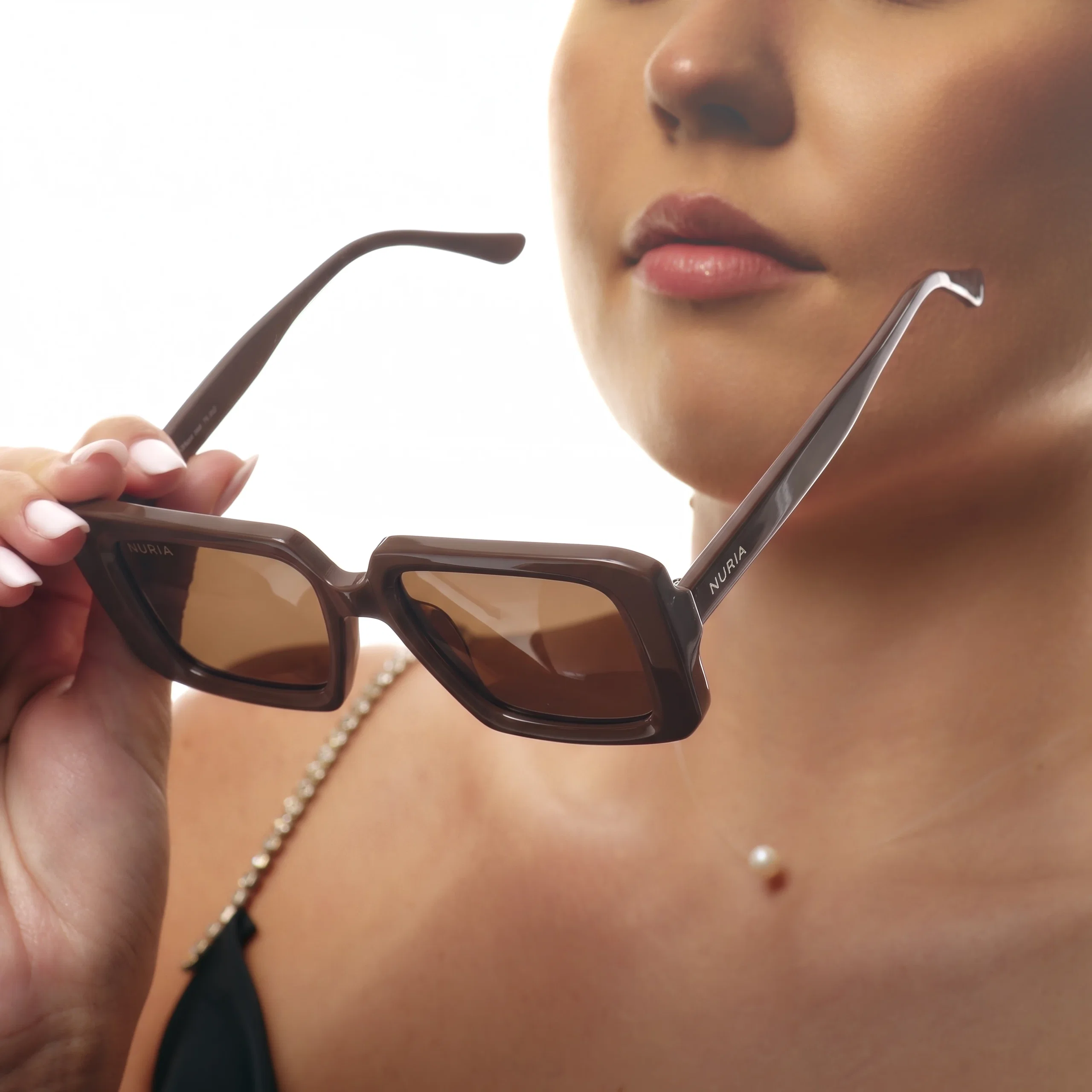 Ochelari de soare pentru femei - Ochelari de Soare NURIA cu Ramă Pătrată Amber Reign Mocha