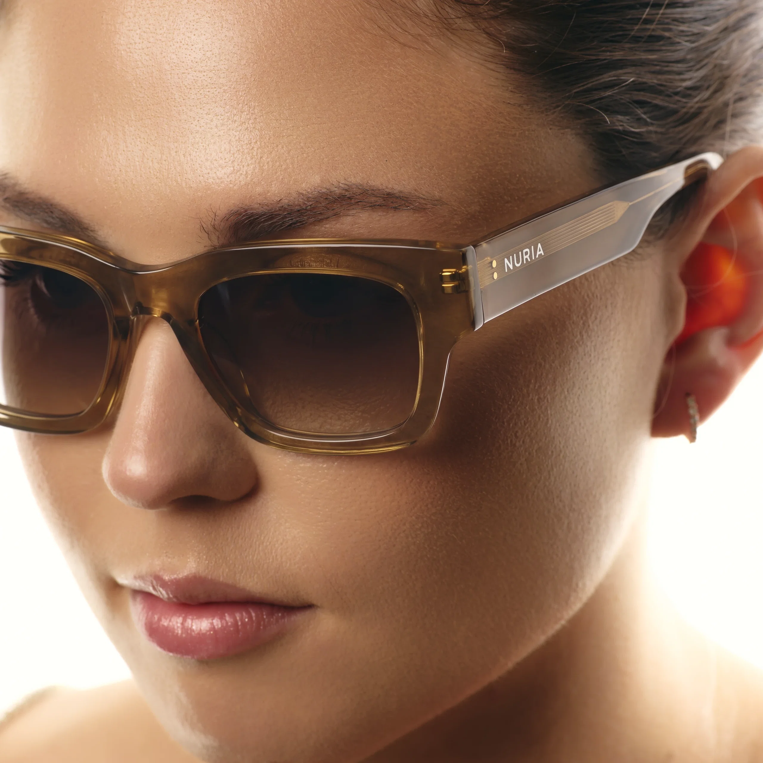 Ochelari de soare pentru femei - Ochelari de Soare NURIA cu Ramă Pătrată Bramble Vault Olive Smoke