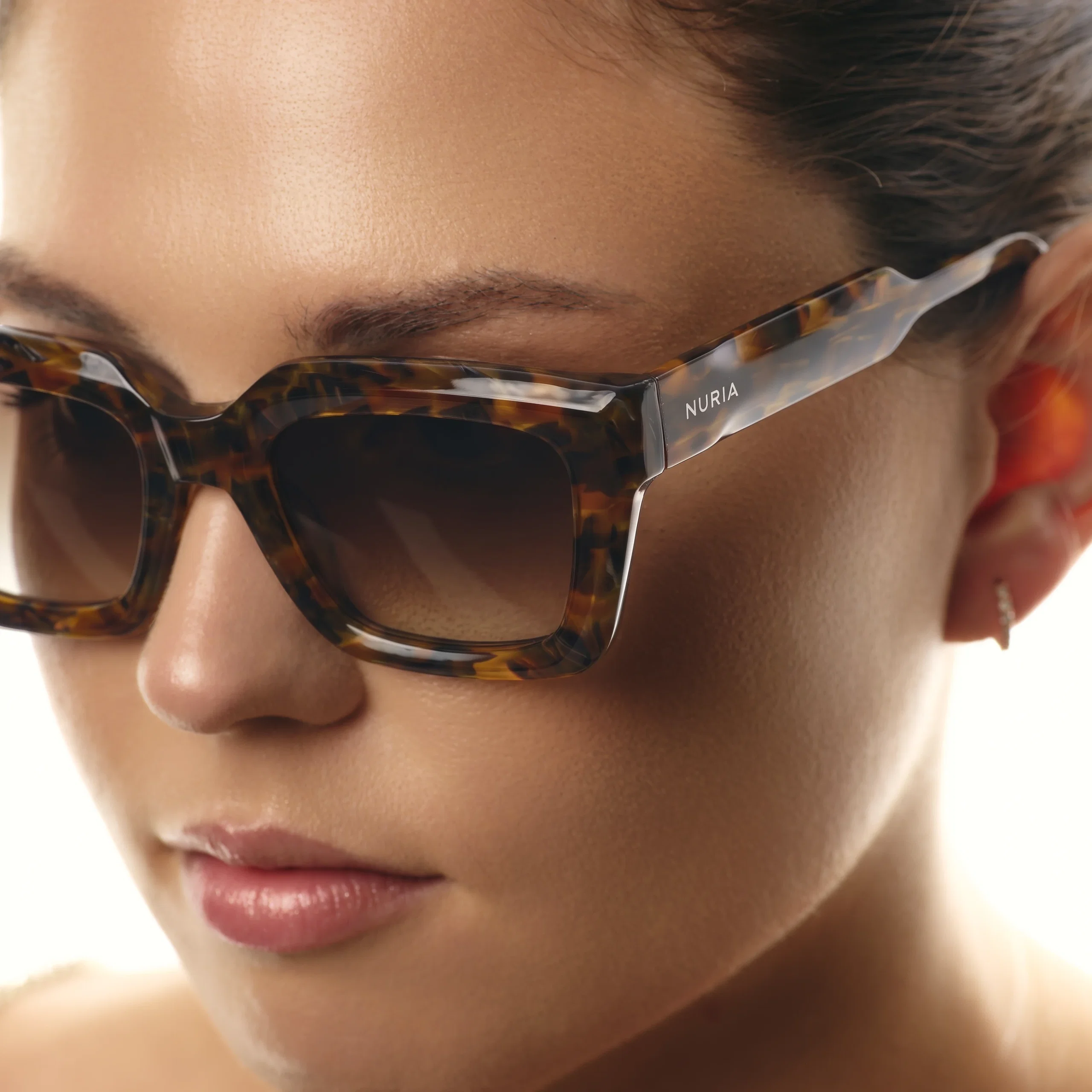Ochelari de soare pentru femei - Ochelari de Soare NURIA cu Ramă Rectangulară Cobalt Reef Amber Mosaic
