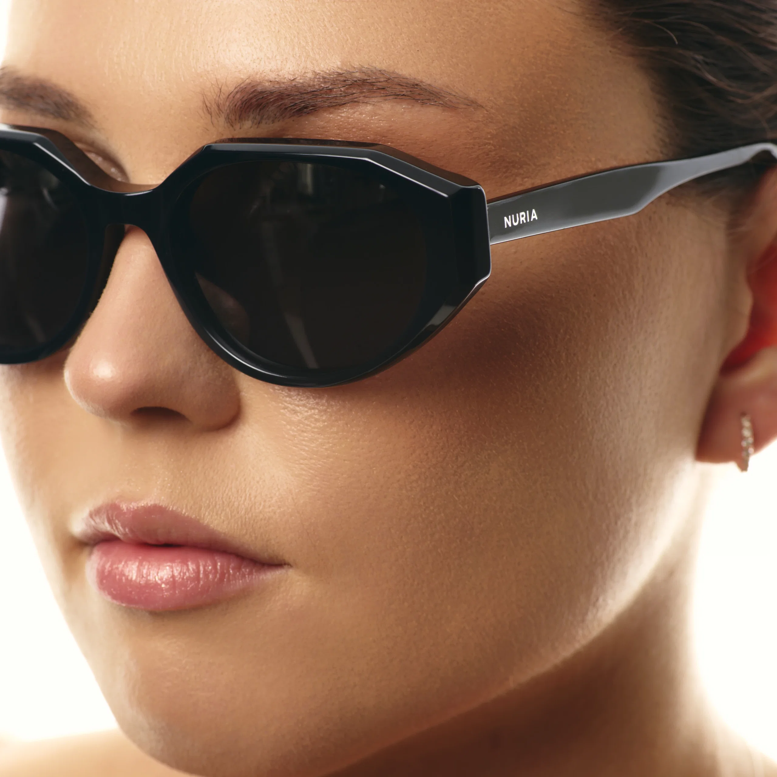 Ochelari de soare pentru femei - Ochelari de Soare NURIA cu Ramă Rotund-Octogonală Luna Facet Black