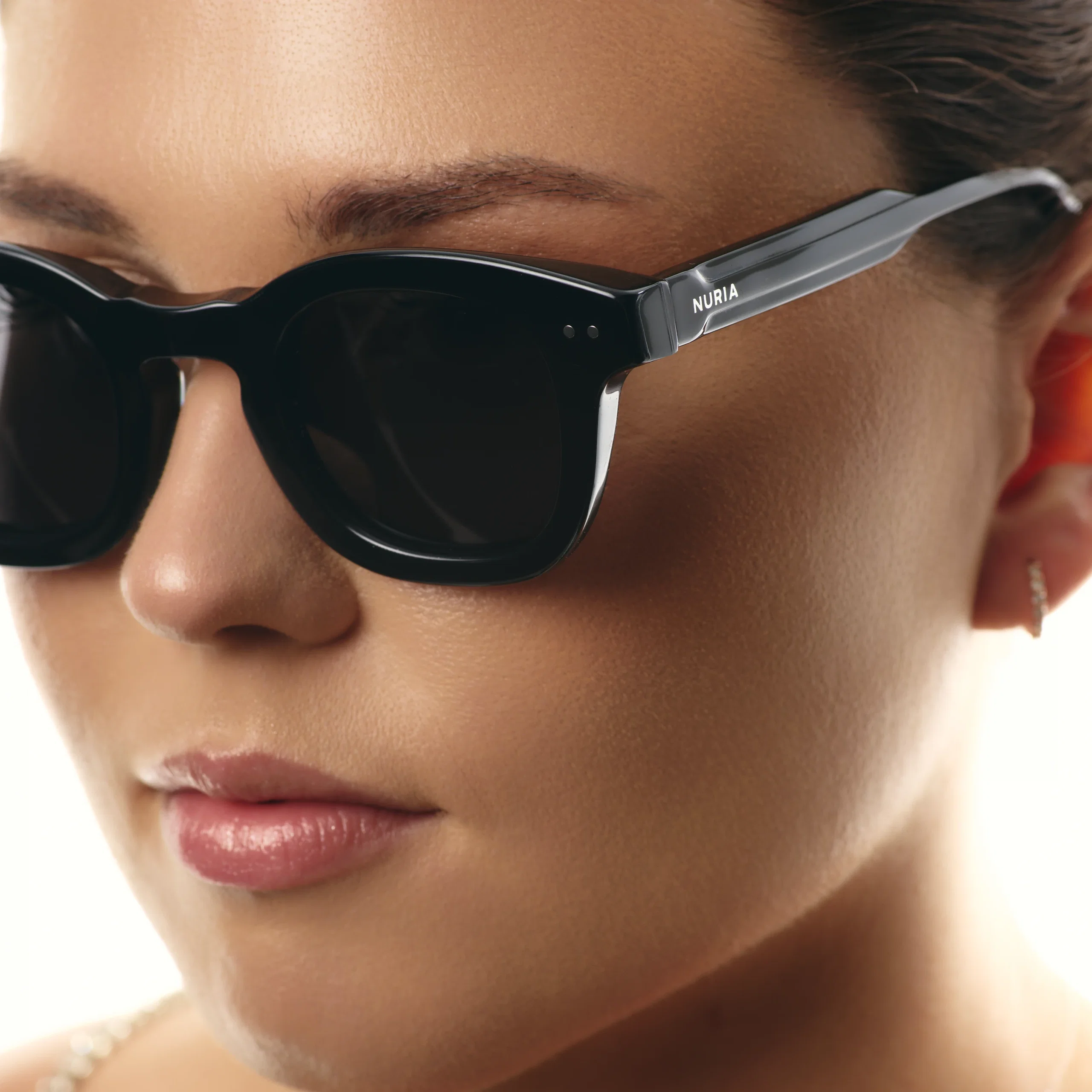 Ochelari de soare pentru femei - Ochelari de Soare NURIA cu Ramă Rotund-Ovală Hazel Rivet Black