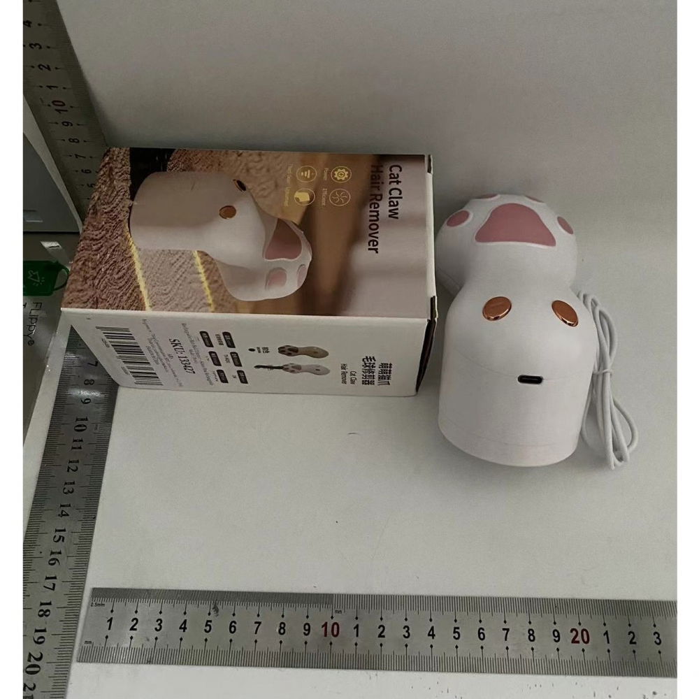 Aparat pentru curatat scame, par si praf, pentru diferite tipuri de material, incarcare usb type-c, model labuta de pisica, 14x7x7.5 cm, alb-roz [2]