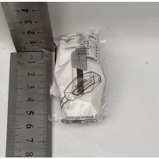 Cutter pentru cutii, varf rotunjit si zimtat, tip breloc, 6.5x3.5 cm, alb [2]