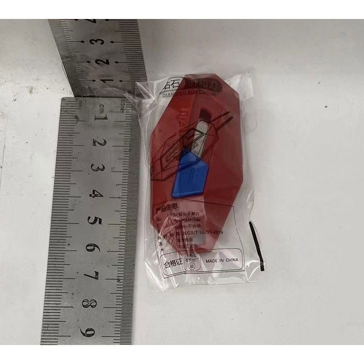 Cutter pentru cutii, varf rotunjit si zimtat, tip breloc, 6.5x3.5 cm, rosu [3]