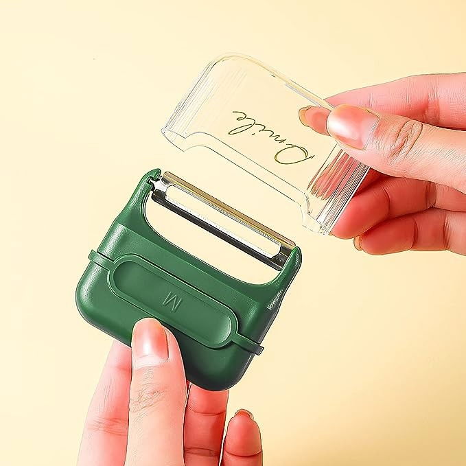 Decojitor/curatator manual de legume si fructe, portabil, cu magnet, doua lame, inox, verde, 6.7x6x1.6 cm [2]