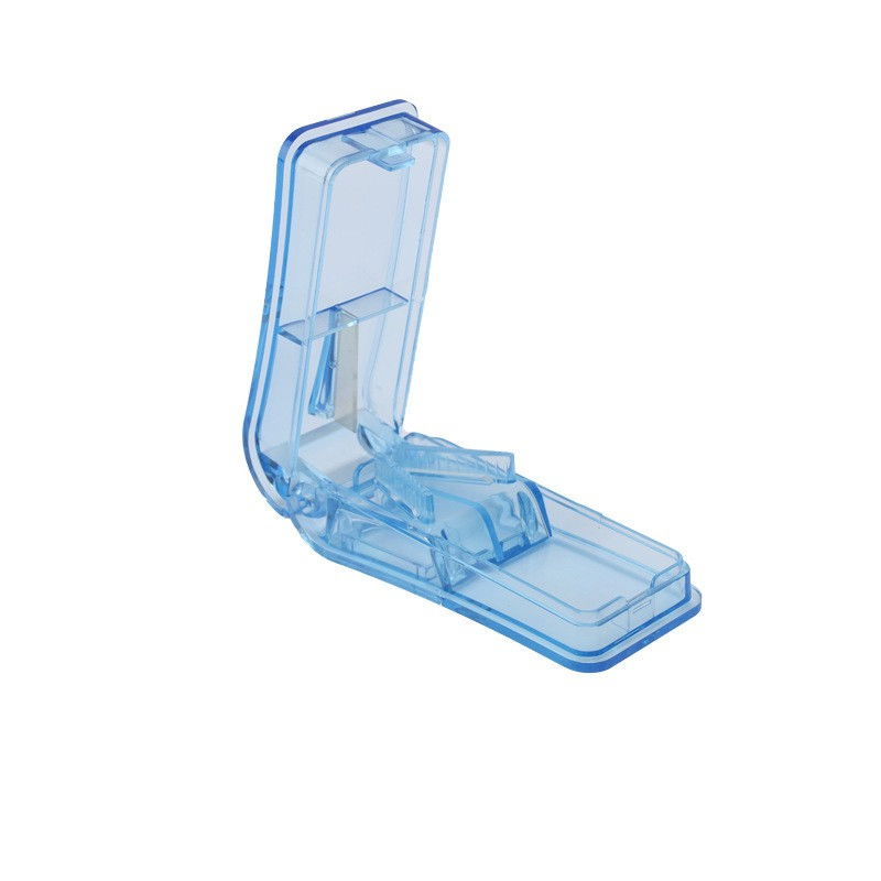 Dispozitiv pentru taiat sau sfaramat medicamente  material non-toxic, portabil, albastru [1]