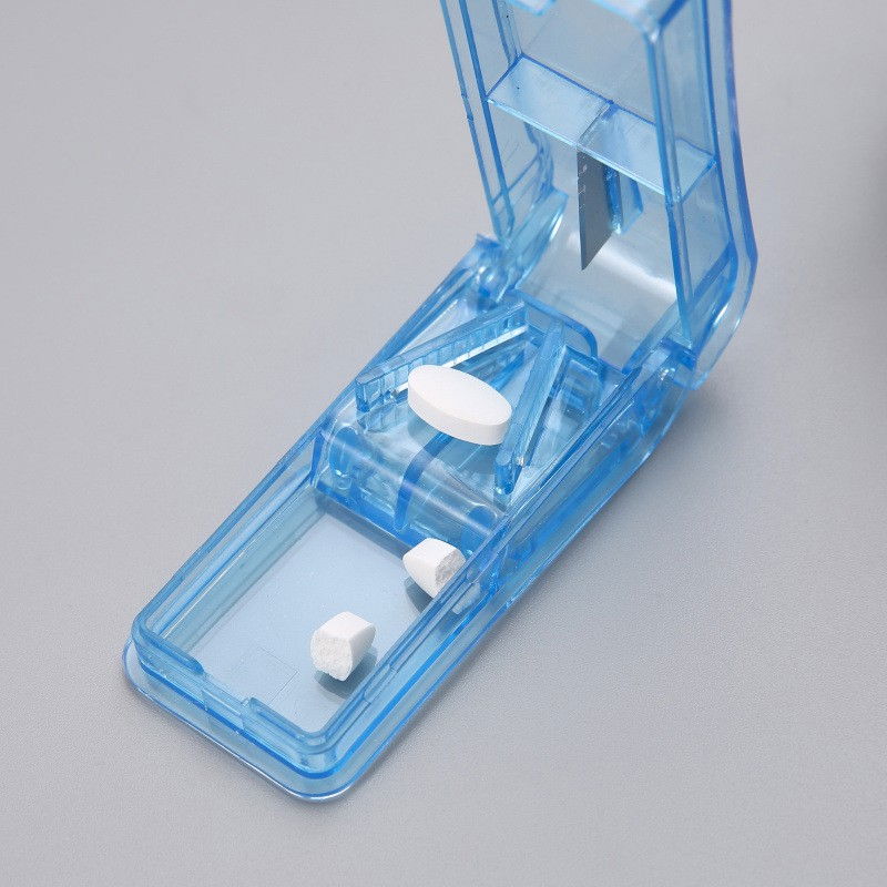 Dispozitiv pentru taiat sau sfaramat medicamente  material non-toxic, portabil, albastru [3]